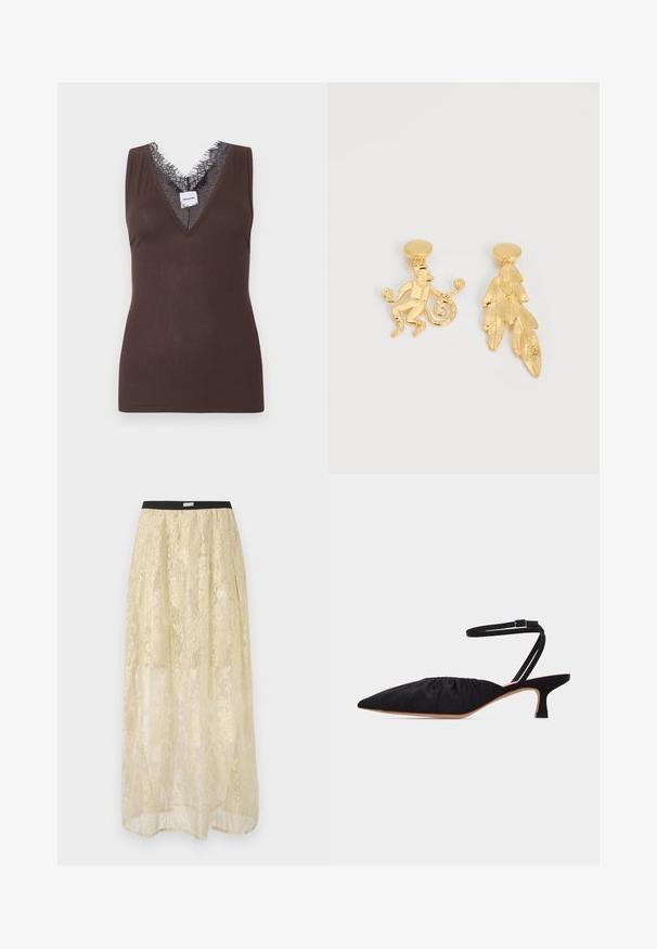Haut marron sans manches en tissu côtelé avec un décolleté en V profond orné de dentelle noire et une petite étiquette de marque visible au niveau de l'encolure.; Jupe longue beige transparente avec motif floral métallique et taille élastique noire portant l'étiquette « MUNTHE ».; Chaussure noire à talon bas et bout pointu avec dessus froncé et fine bride de cheville à boucle, vue de profil sur fond blanc.; Boucles d'oreilles clous en ton or, l'une en forme de singe tenant des cercles, l'autre avec un design ovale de feuille texturée.