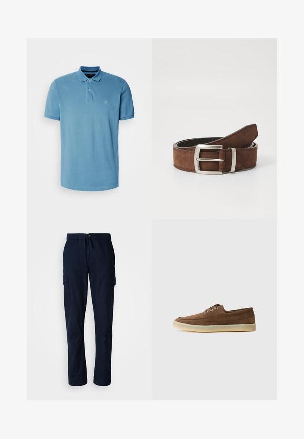 Helles blaues Poloshirt aus Baumwolle, mit klassischem Kragen, Drei-Knopf-Leiste und kleinem gesticktem Logo auf der Brust.; Marineblaue Cargo-Hosen aus strapazierfähigem Material, mit zwei Seitentaschen und einem Kordelzugbund für eine verstellbare Passform.; Braune Wildlederschuhe mit niedriger Profilhöhe, Schnürdesign, Gummisohle und kontrastierenden Nähdetails. Schlichtes und funktionales Design.; Brauner Wildledergürtel mit einer silbernen Metallschnalle und linienförmigem Stitching-Detail. Der Gürtel ist flach und hat eine klassische Breite und Form.