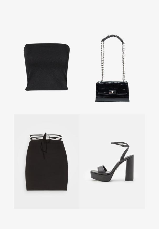 Sort stropløs top lavet af et glat, glitrende materiale. Har et tætsiddende design uden sømme, hvilket giver en strømlinet silhuet.; Noisy May NMCELESTE CHAIN DETAILS SKRIT - Mini skirts - black; Sorte platform højhælede sandaler med åben tå, bred forreste rem og justerbar ankelrem. Glat læderfinish og chunky blokhæle.; Sort håndtaske i krokodilletekstureret læder med sølvfarvet drejelås og lang sølvkæde med læder skulderpude.