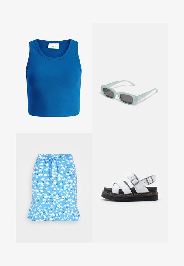 Blauwe geribde crop top met brede halslijn, zonder mouwen ontwerp, en een label met de tekst "JJXX" in het midden van de halslijn.; Even&Odd MINI SKIRT WITH VOLANT - A-lijn rok - light blue/white; Witte leren sandalen met verstelbare gespsluitingen, gelaagde zwarte plateauzool en oranje stiksel langs de rand.; Een paar rechthoekige zonnebrillen met lichtblauwe doorzichtige monturen en donkergrijze glazen, met rechte pootjes en minimale hardwaredetails.