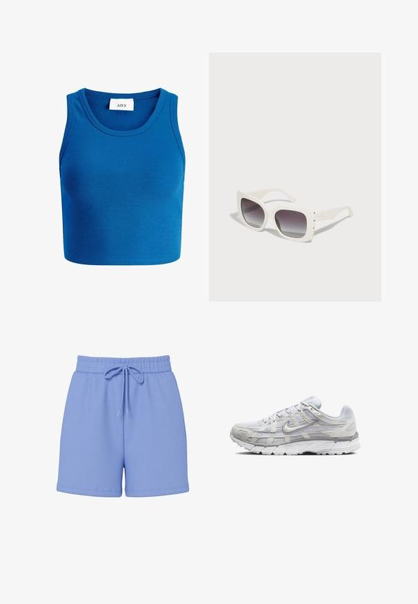 Blå ribbet cropped top med bred halsudskæring, ærmeløs design og et mærke med teksten "JJXX" placeret midt på halsudskæringen.; Lyseblå afslappede shorts med elastisk talje og justerbar snøre, designet til komfort og nem brug.; Lys grå atletik sko med en overdel i mesh og syntetiske materialer, der har snørebånd, polstret krave og struktureret sål for godt greb.; Hvide oversized solbriller med firkantet stel og gradientlinser. Har strukturerede sideaccenter og en glat, blank overflade.
