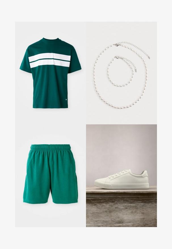 Teal bomulds t-shirt med rund hals, korte ærmer og vandrette hvide striber over brystet. Let afslappet pasform.; Grønne bomuldsbukser med elastisk talje, sidelommer og sømmet kant. Glat tekstur med en afslappet, casual pasform.; Hvide snørresneakers svævende over en træbænk med grønne planter i baggrunden, der fremhæver skodesign og tekstur.; Perle halskæde og matchende armbånd med sølv kæde låse arrangeret på en hvid baggrund.