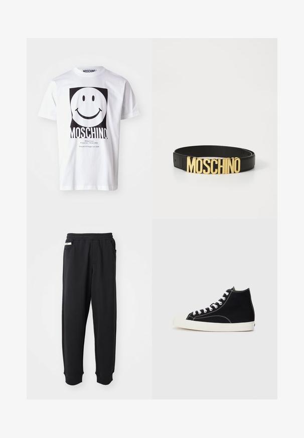 Hvid bomulds T-shirt med et stort sort smiley-ansigt grafik, med "MOSCHINO" trykt nedenfor og arrangementsdetaljer i mindre tekst.; Sorte sweatpants lavet af blødt stof, med elastisk talje, sidelommer og ribbede manchetter ved anklerne. Minimalistisk design.; Canvas højhælede sneakers i sort med hvide snørebånd, der har en gummitoeppe og kontrasterende hvid sytråd.; Sort læderbælte med et stort guld "MOSCHINO" logo spænde, glat tekstur, justerbar størrelse og minimalistisk design.