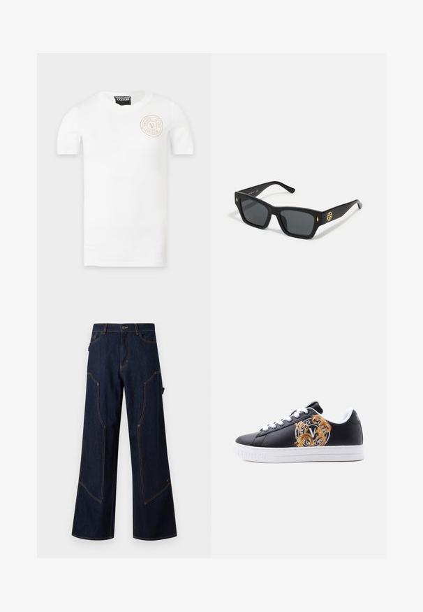 T-shirt blanc à manches courtes avec col rond et petit logo circulaire Versace Jeans Couture sur la partie supérieure gauche de la poitrine.; Pantalon large en denim foncé avec surpiqûres contrastantes orange, doté de grandes poches et d'une fermeture à bouton à la taille.; Baskets basses noires avec lacets et semelle blanches, arborant un logo doré orné de Versace Jeans Couture sur le côté.; Lunettes de soleil noires avec une finition mate, monture rectangulaire, verres foncés et logo doré sur le côté.