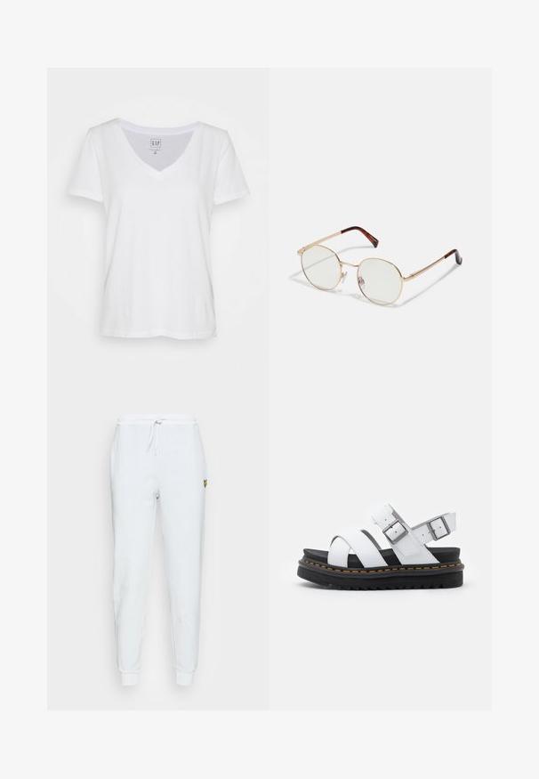 T-shirt en coton blanc à col en V, à manches courtes, avec une coupe décontractée et une étiquette près de l'encolure. Texture lisse, sans motifs ni accents.; Lyle & Scott Pantalon de survêtement - washed blue; Sandales en cuir blanc avec des sangles réglables à boucle, semelle en noir superposée et détail de couture orange le long du bord.; Lunettes ovales en métal doré avec des verres transparents. Accents écaille sur les branches. Plaquettes de nez réglables pour le confort.