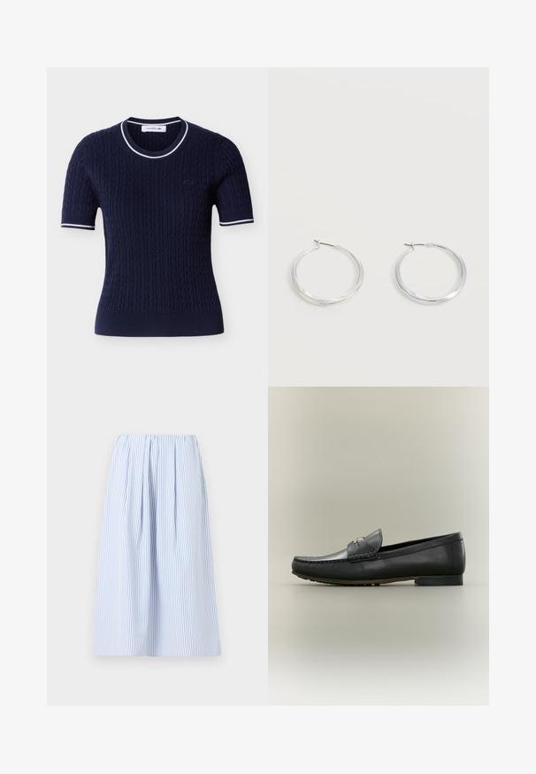 Haut en maille à manches courtes bleu marine avec motif en torsades, bordure rayée blanche sur le col et les bords des manches, et petit logo brodé sur la poitrine.; Jupe midi à rayures verticales bleu clair et blanc avec taille froncée et plis doux, présentée sur un fond uni.; Mocassin en cuir noir avec couture mocassin, talon bas et détail en métal doré sur la bride, montré de profil sur fond beige.; Boucles d’oreilles créoles en métal argenté avec une surface lisse légèrement incurvée et des fermoirs à clapet sur un fond blanc uni.
