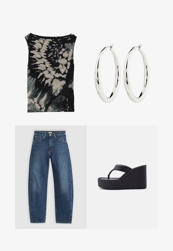Top sans manches noir et crème en tie-dye avec un décolleté drapé et un tissu texturé, présentant un ruché diagonal et des motifs variés.; Jean en denim bleu foncé avec une coupe droite, dotés de poches avant, de surpiqûres contrastées et d'une texture légèrement délavée sur les jambes.; Sandale compensée noire à plateforme avec large lanière entre les orteils et semelle surélevée, conçue pour un usage décontracté.; Boucles d'oreilles en argent en forme de halo, avec une surface lisse et réfléchissante. Forme ronde et large avec un fermoir sécurisé en haut. Fini poli mettant en valeur l'éclat.