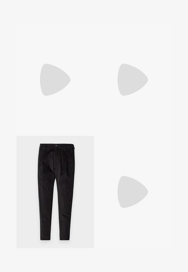 Camiseta de algodón negra con un gráfico rectangular en azul y crema, con patrones circulares y garabatos, diseñada para un ajuste relajado.; Pantalones de pana negra con un acabado texturizado, que presentan una pierna recta, un frente de pliegues y una cinturilla elástica para mayor comodidad.; Zapatillas Lacoste en gris oscuro con material de malla y sintético, que cuentan con una suela texturizada y detalles en marrón en el cuello y la marca.; BOSS Gafas de sol - black