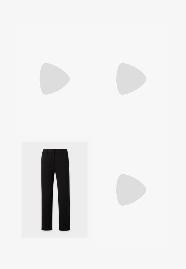 T-shirt en coton blanc à manches courtes et col rond. Présente un texte bleu inscrivant "RIEN DE TEL QU'UN JOLI JOUR D'ÉTÉ" dans un design arquivé.; Pantalon noir à jambes droites avec passants de ceinture, fermeture éclair à l'avant et une ceinture lisse, présenté sur un fond clair uni.; Chaussure noire à talon kitten à bout pointu flottant au-dessus d'un sol en béton lisse avec des panneaux translucides verticaux en arrière-plan.; Sac fourre-tout en cuir noir avec deux poignées et une petite pochette zippée assortie attachée, marqué Anna Field en lettres dorées.