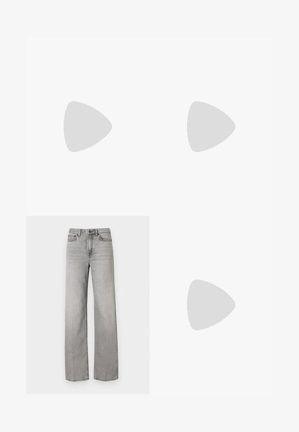 Weißes Strick-Tanktop mit strukturiertem Muster, rundem Ausschnitt und breiten Armausschnitten; verfügt über ausgeprägte vertikale und horizontale Strickdetails.; Graue Denim-Hosen mit weitem Bein und mittlerem Waschungsgrad, ausgestattet mit einem Knopfverschluss, fünf Taschen und einer Standard-Nähtedetail.; Schwarze Leder-Stiefelette mit spitzem Zehenbereich und einem geometrischen Absatz. Verfügt über dezente Branding-Elemente und eine glatte Textur. Der Hintergrund zeigt strukturierte Fliesen.; Schwarze Lederschultertasche mit gewölbter rechteckiger Form, goldener Kette, die in den geflochtenen schwarzen Riemen eingewebt ist, und Reißverschlussverschluss oben.