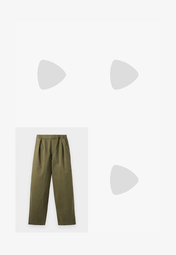 T-shirt blanc à manches courtes avec des bordures bordeaux, avec le texte "Escape BERLIN" au centre devant, "Mitte" sur la poitrine gauche, et un emblème circulaire avec deux étoiles sur la poitrine droite.; Pantalon large vert olive avec une taille élastique et des plis sur le devant, présenté sur un fond clair.; Baskets en suede marron avec une texture lisse, un design à lacets et une semelle en caoutchouc blanc. Présente un bout arrondi et une forme épurée.; Lunettes de soleil claires et surdimensionnées avec des verres foncés, dotées d'une monture rectangulaire épaisse et d'accents texturés sur les branches. Fabriquées en plastique transparent.