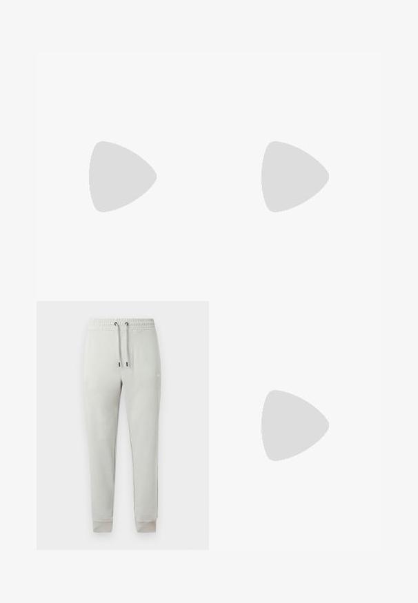 Polo bleu clair à manches courtes avec deux boutons, col et petit logo "BOSS" sur le côté gauche de la poitrine.; Pantalon de survêtement gris clair fuselé avec taille élastique, cordon de serrage réglable, chevilles retroussées et petit logo blanc sur la cuisse droite.; Baskets en cuir verni noir avec un bout arrondi, un laçage, une semelle en caoutchouc texturé et une finition lisse.; Sac banane en cuir noir texturé avec fermeture éclair argentée et petit logo BOSS centré sur la poche avant.