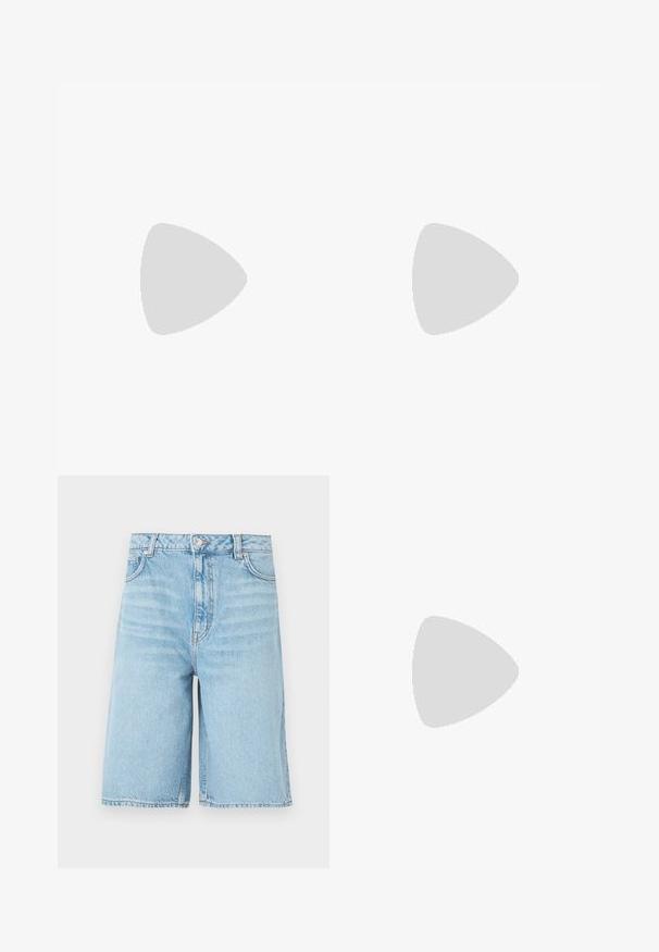 Zwart T-shirt met korte mouwen en ronde hals met wit "HUGO"-logo gecentreerd vlakbij de kraag, rood label binnenin de hals.; Lichtblauwe denim shorts tot op de knie met voorste knoop, ritssluiting, gordelbanden en zijzakken op een witte achtergrond.; Zwarte leren slingback schoen met spits toelopend neusje, hoge blokhak en beige binnenvoering tegen een effen lichte achtergrond.; Zwarte leren schoudertas met een driehoekige vorm, geperst logo en een enkele verstelbare riem. Minimalistisch ontwerp met een gladde textuur.