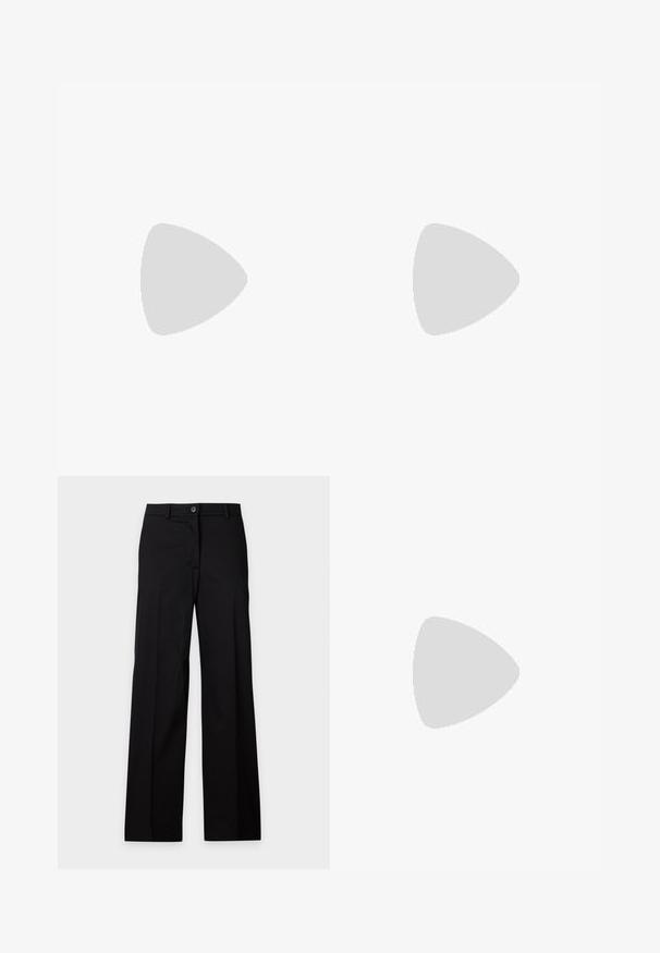 Blouse blanche sans manches avec de petits trous brodés en forme d'œillets en lignes verticales et col rond, présentée sur un fond uni.; Pantalon droit noir sur mesure avec fermeture à bouton et zip à l'avant et passants de ceinture, présenté sur un fond clair uni.; Chaussure à talon haut en cuir noir avec bout pointu et capuchon argenté métallique. Présente une finition lisse et un talon fin de 10 cm.; Sac à main rayé vertical noir et blanc avec une seule bandoulière noire et une ouverture supérieure arrondie sur un fond uni.