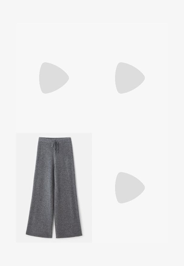 Sort ribbet tanktop med tynde hvide striber, der har en rund halsudskæring og brede skulderstropper. Glat tekstur, tætsiddende design.; Bredde ben, grå bukser lavet af blødt strikstof med en snoretræk i taljen, der viser en tekstureret overflade og rene kanter.; Sandfarvet ruskind slingbacksko med spids tå, perforeret overdel og lav kitten-hæl, med justerbar spænderem.; MICHAEL Michael Kors JET SET SM PHONE WBG XBODY - Skuldertasker - black