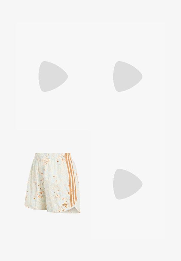 Cyan mouwloze top met geplooide taille, roze zijkanten en geborduurd logo. Gemaakt van zachte stof met een losse pasvorm en strikaccenten.; Lichtgekleurde shorts met een elastische taille, bloemmotieven en drie gestructureerde oranje strepen langs één zijde.; Voeten met witte sneakers met groene strepen en witte geribbelde sokken die op een lichtblauw tapijt staan.; Geweven beige schoudertas met open geweven patroon, brede band en een horizontale paarse streep met de tekst "VANESSA BRUNO".