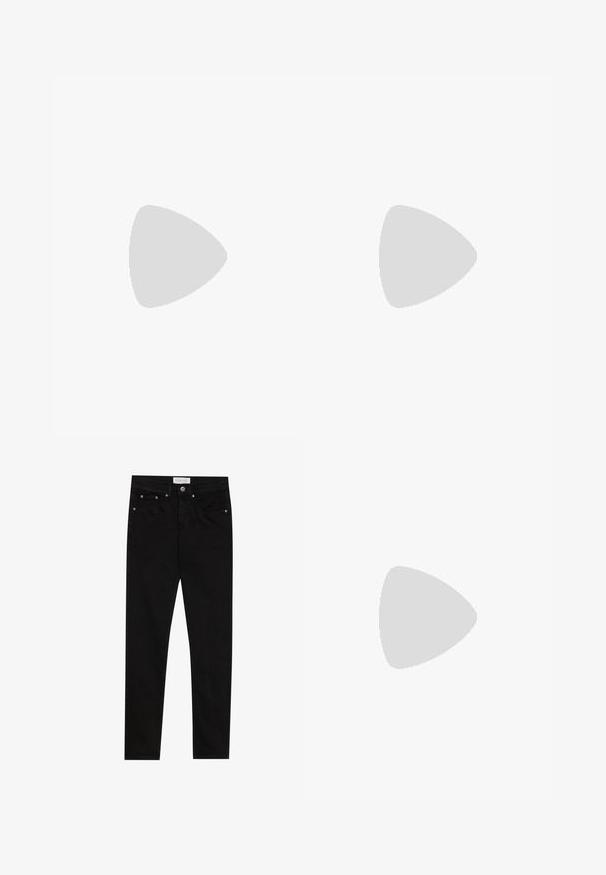 Sort bomuld t-shirt med rund halsudskæring, korte ærmer og hvid grafik af et croissant med teksten "Paris" nedenunder.; Sorte denim skinny jeans med en glat tekstur, fem-lomme design, kontrasterende syninger og et mærket bælteskilt.; Hvide Nike Air Max 90 sneakers med en overdel i mesh og læder, perforeret tåboks og en synlig luftenhed i hælen.; Skildpadde-solbriller med brune gradientlinser, rektangulær form, tykke stel og en sølvlogoaccent på siden.
