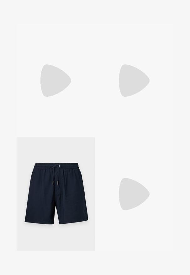 Zwarte polo met korte mouwen, gemaakt van een gladde stof, met een klassieke kraag en een subtiele V-halsontwerp met een rechte zoom.; Marineblauwe shorts van lichtgewicht stof, met een elastische tailleband met een trekkoord en zilveren metalen aglets, en zijzakken.; Witte sneaker met een bovenwerk van gestructureerd suède en leer. Voorzien van een afgeronde neus, vetersluiting en een contrasterende beige rubberen zool.; Donkerbruine gestructureerde leren crossbodytas met verstelbare riem en klein decoratief blauw accent aan de zijkant.