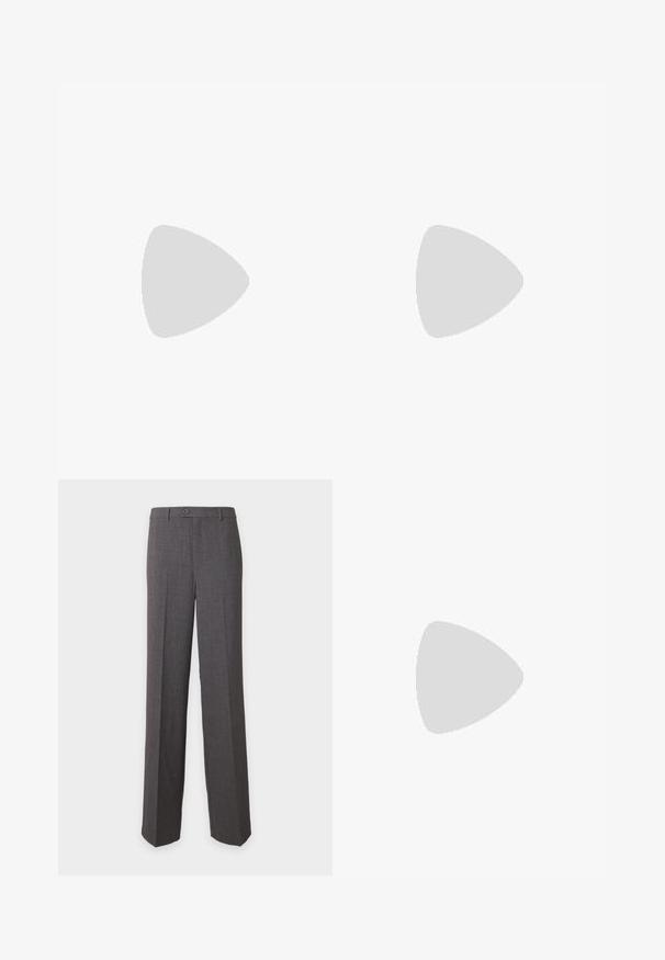 Schwarzes T-Shirt mit kurzen Ärmeln und einem dekorativen, mit Perlen verzierten Ausschnitt. Aus weichem Material gefertigt, mit normaler Passform und rundem Saum.; Dunkelgraue, formelle Hose mit geradem Bein, Knopf- und Reißverschluss, Gürtelschlaufen und Bügelfalten an der Vorderseite jedes Beins.; Schwarzer Slingback-Highheel aus Leder mit spitzer Schuhspitze, schwebt über grauem Teppichboden, unscharfer grünlicher Wandhintergrund.; Schwarze rechteckige Handtasche mit dünnem Riemen und Reißverschluss, vor einem schlichten weißen Hintergrund.