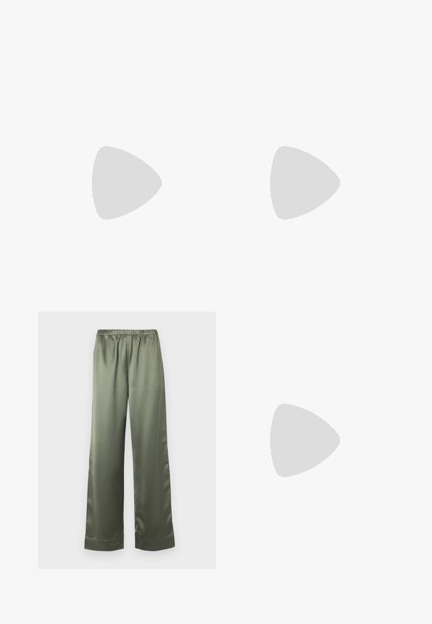 Haut noir à manches courtes avec une coupe décontractée, un col rond et des détails froncés aux épaules, confectionné dans un tissu doux et léger.; Pantalon ample en satin vert olive avec une taille élastique et des jambes larges et droites.; Ballerines en cuir noir avec un bout rond, texture lisse, détails de couture minimalistes et design de semelle flexible.; Pochette noire à franges avec fermoir argenté et chaîne, sur un fond clair uni.