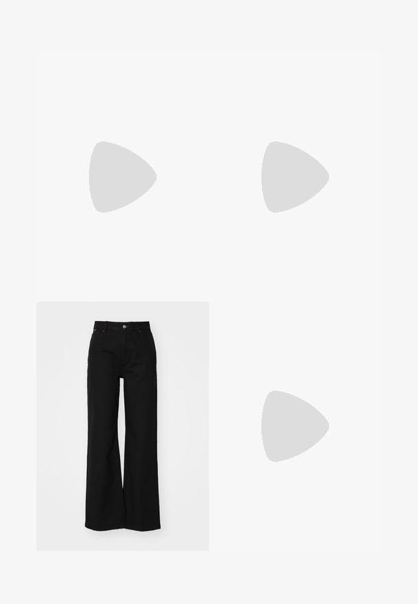 Débardeur vert olive en coton doux, avec un col rond, sans manches et des bords cousus. Forme simple et ajustée.; Pantalons larges noirs en denim à taille haute, avec une fermeture éclair à l'avant, un bouton de fermeture et des coutures rouges.; Mule en cuir noir à bout ouvert avec talon bloc et détail de boucle dorée, présenté sur une surface grise avec un fond sombre flou.; Sac cabas en cuir noir avec ouverture large en haut et sangles d'épaule réglables avec boucles dorées, présenté sur un fond clair uni.