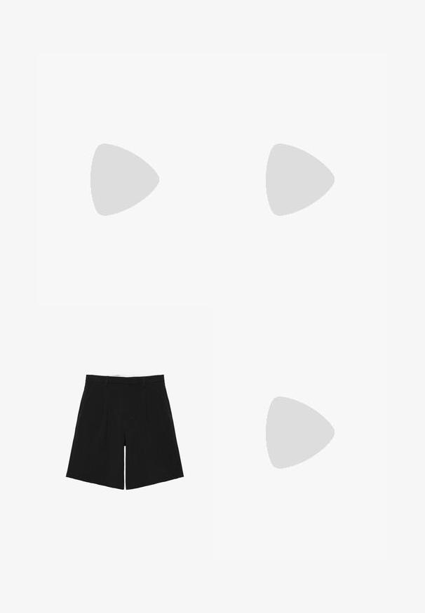 Polo tricot à manches courtes en beige, crème et rayures jaunes. Design en V avec col contrasté et tissu texturé.; Short noir sur mesure avec passants de ceinture, plis devant et poches latérales, posé à plat sur un fond blanc.; Mocassins en cuir noir avec un bout arrondi, des coutures ton sur ton et un détail de sangle à l'avant. Semelle en caoutchouc avec un petit talon.; Lunettes de soleil Ray-Ban avec des verres verts, monture en plastique noir et accents dorés sur les bords. Forme carrée avec une finition mate.