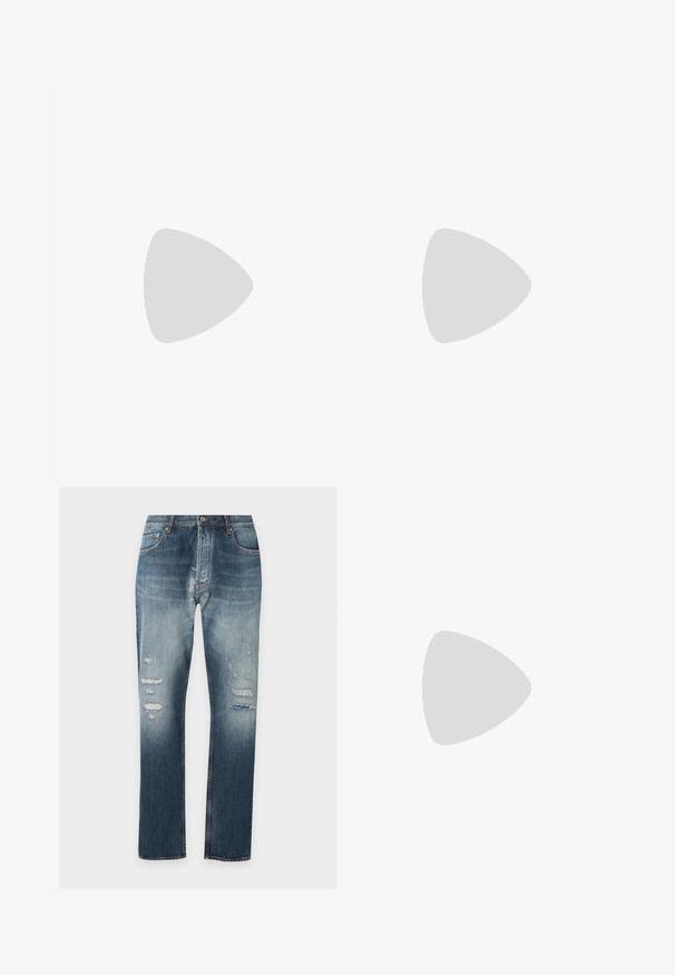 T-shirt en coton bleu marine avec un motif géométrique du logo MK. Doté d'un col rond et de manches courtes, avec un tissu texturé sur l'ensemble.; Jean en denim bleu délavé avec une coupe droite et des détails usés sur les cuisses et les genoux sur un fond blanc.; Baskets basses beige à lacets, semelle rose clair et languette grise à l'arrière marquée "Filling Pieces", vues de profil sur fond uni.; Sac bandoulière rectangulaire bleu foncé avec sangle réglable, fermeture éclair et motif subtil du logo sur le panneau avant.
