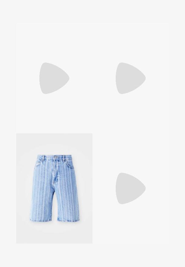 Laivansinis puuvillapaita, jossa on pyöreä kaula-aukko, lyhyet hihat ja hillitty kohokuvioitu logo rinnassa. Yksinkertainen tasapintainen muotoilu, pehmeä rakenne.; Vaaleansiniset farkkushortsit, joissa on pystysuorat valkoiset raidat. Mallissa on klassinen viiden taskun muotoilu ja nappisulku vyötäröllä.; Nike-kengät valkoisina hopeisilla yksityiskohdilla, joissa on teksturoituja pintoja ja reikiä. Yhdistettynä harmaisiin ribbikotivillasukkasiin keltapohjaista taustaa vasten.; Kaulakoru jossa vuorottelevat mustat ja moniväriset helmet, pienillä hopeisilla renkailla ja suorakaiteen muotoisella kirkkaalla helmiripustimella.