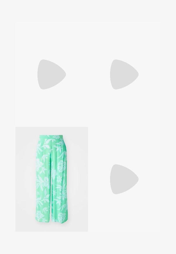 T-shirt court en tissu teal clair avec un motif floral et le logo "ROXY" en blanc et jaune au centre devant. Manches courtes.; Pantalon large vert clair avec un imprimé floral blanc. Fabriqué en tissu texturé, il dispose d'une taille élastique et d'une coupe ample.; Baskets en toile blanches avec semelles en caoutchouc, dotées de six œillets, d'un bout rond et de détails de couture légers, portées avec des chaussettes blanches mi-mollet.; Sac à main rose rembourré avec un design arrondi, fabriqué à partir d'un matériau brillant. Dispose d'une poignée froncée et d'une fermeture éclair pour un accès sécurisé.