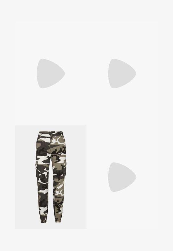 Μαύρο cropped t-shirt με κοντά μανίκια, βαθύ V-λαιμό, κορδόνι στο στρίφωμα και λευκό κεντημένο λογότυπο στην αριστερή πλευρά.; Παντελόνια cargo καμουφλάζ σε αποχρώσεις του πράσινου, του μαύρου και του λευκού; διαθέτουν ελαστικές μανσέτες και πλευρικές τσέπες για αποθήκευση.; Μαύρα και λευκά Nike παπούτσια χαμηλού τύπου διαθέτουν λείο δέρμα στο επάνω μέρος, στρογγυλή μύτη, κλείσιμο με κορδόνια και υφασμένο καουτσούκ στο πέλμα.; Μαύρα ορθογώνια γυαλιά με διάφανους φακούς. Γυαλιστερή επιφάνεια, στενοί βραχίονες και μοβ απόχρωση ορατή στις άκρες των φακών.