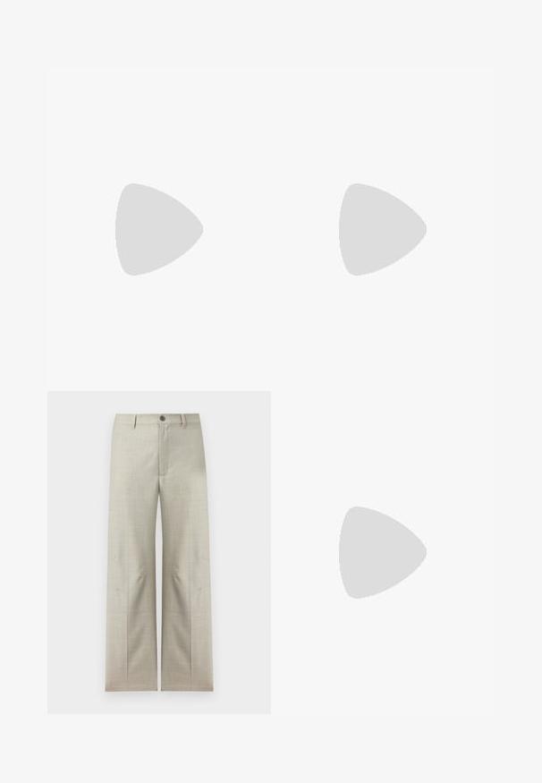 Polo beige clair à manches courtes avec trois boutons et un petit logo "HUGO" sur la poitrine gauche.; Pantalon formel beige clair à jambes droites, fermeture avec bouton et fermeture éclair, passants pour ceinture, présenté sur un fond blanc.; Mocassins en cuir marron avec une finition lisse, des coutures de style mocassin, un bout rehaussé et une semelle en caoutchouc basse et flexible.; Ceinture en cuir suédé couleur fauve avec boucle rectangulaire argentée et passant en cuir, roulée sur un fond blanc.