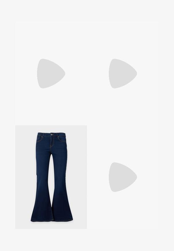 Débardeur tricoté vert avec un motif en chevrons, doté de larges bretelles et d'un décolleté rond. Tissu léger et texturé avec des sections en tricot ajouré.; Jean flare en denim bleu foncé avec fermeture avant par bouton et zip, poches avant et passants de ceinture, présenté sur un fond uni.; Chaussure slingback en cuir verni noir avec un petit talon bloc et une fine bride avec une boucle argentée sur le dessus.; Sac à main tissé bordeaux avec une silhouette arrondie, une seule poignée et une finition texturée. Fermeture zippée en haut.