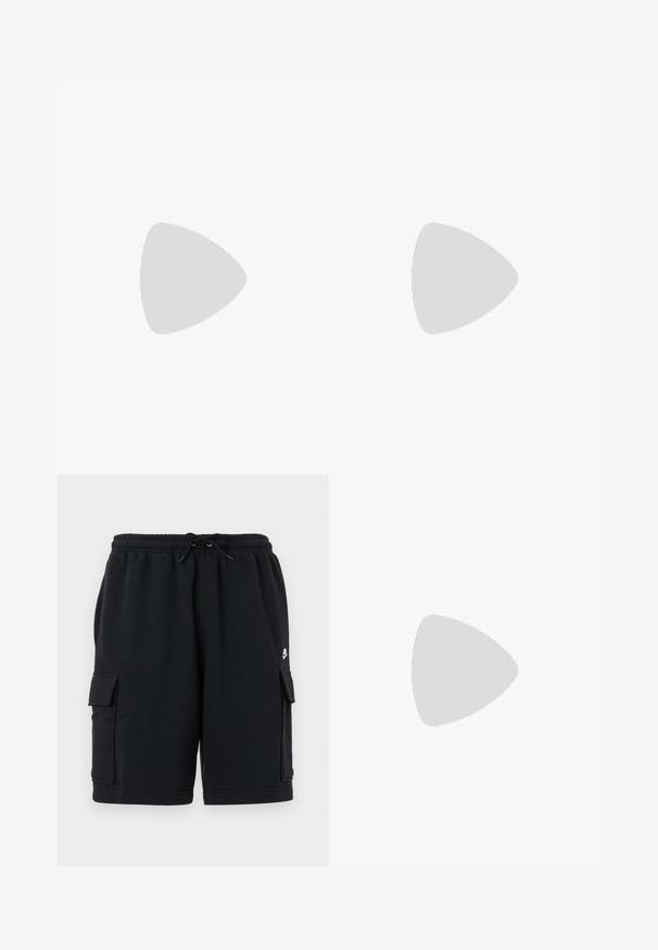 Lyseblå bomulds-t-shirt med et multicoloreret "WEEKEND OFFENDER" grafik trykt hen over brystet i fede, legende skrifttyper.; Sorte cargoshorts i bomuld med elastisk talje og snøre, der har to sidelommer og et lille logo.; Nike Sportswear P 6000 - Sneakers - phantom/obsidian/summit white/white/black/metallic silver; Rektangulære sorte solbriller med mørke linser. Slanke, flade arme har en guldfarvet detalje. Glat plastisk ramme med mat finish.