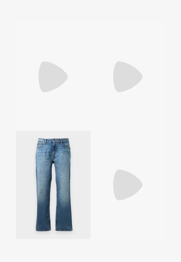 Guess CHAIN - T-Shirt print - jet black; Helleblaue Jeans aus Denim mit geradem Bein, ausgestattet mit einer verwaschenen Optik, fünf Taschen und einem Knopfverschluss mit Metallbeschlägen.; Schwarzer Lederloafer mit grauem Riemendetail, niedrigem Absatz und strukturierter Sohle, seitlich mit „HUGO“ in Gold gebrandmarkt.; Schwarze Ledertasche „Tote“ mit oberen Griffen und vorderer Reißverschlusstasche mit kleinem Calvin Klein-Logo auf der Tasche.