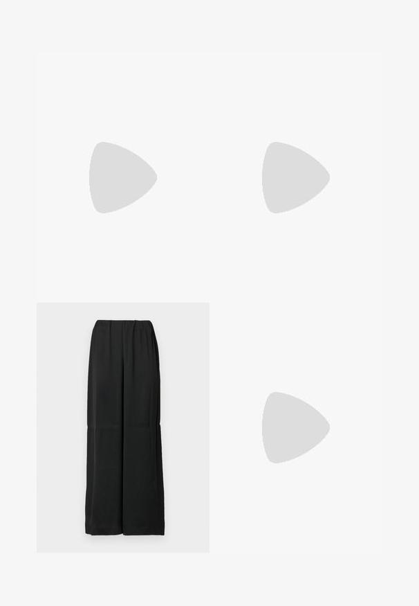 Haut en pullover blanc à manches courtes avec un col rond, des manches froncées et une taille ajustée. Fabriqué en tissu doux.; Pantalon noir à jambes larges en tissu doux, avec une taille élastique et un design épuré et minimaliste. Sans poches ni ornements.; Chaussure slingback gris métallique à bout pointu, petit talon kitten et bride réglable sur fond blanc.; Sac à main rectangulaire en cuir noir avec de longues lanières fines et un logo doré "Calvin Klein" au centre avant.