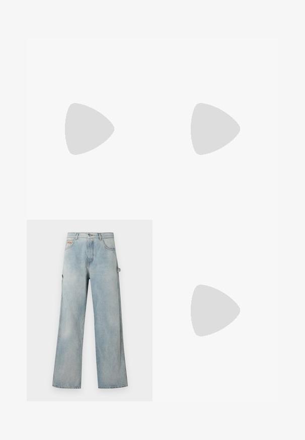 T-shirt en coton jaune avec un grand motif de smiley noir, coupe oversize et logo sur la manche. Texture douce et manches courtes.; Pantalon en jean bleu clair à jambes larges avec cinq poches, fermeture à boutons et une boucle sur le côté droit pour outils ou accessoires.; Baskets montantes en toile noires avec des lacets blancs, dotées d'un capuchon en caoutchouc et de surpiqûres blanches contrastantes.; Sac bandoulière noir en nylon avec rabat, doté d'une fermeture à bande logo proéminente, d'une bandoulière réglable et de détails de surpiqûres sur les côtés.