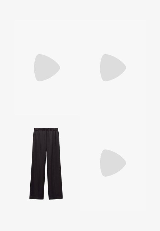 Haut noir sans manches à col licou avec bordure en dentelle festonnée le long du col et des emmanchures, avec une petite fermeture à bouton dans le dos.; Pantalon noir à jambes larges avec ceinture élastique et poches latérales, en tissu lisse conçu pour le confort et un port décontracté.; Sandale en cuir noir à fines lanières, talon stiletto bas et deux petites boucles dorées près de la bride de l’orteil.; Sac cabas en cuir noir avec de longues anses fines, une surface texturée et une ouverture large en haut.