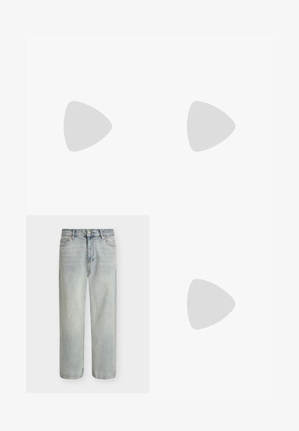 Schwarzes Baumwoll-T-Shirt mit auffälligem weißen und roten "CALVIN KLEIN"-Logo über der Brust. Kurzarm- und Rundhalsausschnitt-Design.; Hellblaue Jeans aus Denim mit lockerem Schnitt, geraden Beinen und leicht verwaschenem Finish. Verfügt über fünf Taschen und dekorative Nähte.; Navy Suede Sneakers mit runder Zehenpartie, weißer Gummisohle und sechs Schnürösen. Glatte Textur und minimalistisches Design. Seitenansicht gezeigt.; Schwarze Sonnenbrille mit rechteckiger Form, dunklen Gläsern, silbernen Akzenten an den Bügeln und mattierter Oberfläche des Rahmens.