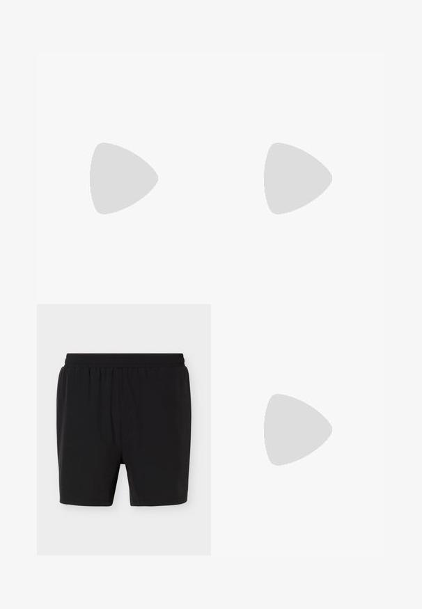 Maillot de cyclisme à manches courtes en tissu noir et lisse. Il possède une fermeture éclair à l'avant et le logo "OAKLEY" imprimé en blanc sur le côté gauche.; Shorts de sport noirs avec une taille élastique, un ourlet droit et un tissu lisse, présentés sur un fond clair uni.; Chaussure de sport noire avec tige en mesh respirant, fermeture à lacets et semelle rembourrée distinctive comportant des coussinets hexagonaux creux pour l'absorption des chocs.; Lunettes de soleil rectangulaires noires avec des verres foncés et une finition mate. Dotées de la marque "ARNETTE" sur le côté, de branches droites et d'une conception robuste.