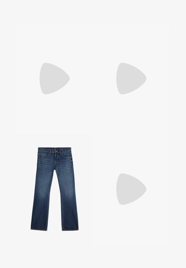 Polo en coton vert menthe, avec une patte de boutonnage à deux boutons et des rayures contrastantes en bleu marine sur le col et les manches.; Jean en denim bleu foncé avec une coupe droite, des coutures contrastées, cinq poches et une fermeture par bouton. Texture lisse sans ornements.; Mocassin homme en cuir noir avec couture moc toe, bride penny, col texturé et petit talon empilé sur fond blanc.; Lunettes de soleil noires de forme rectangulaire, finition mate et verres sombres. Présentent un branding discret sur les branches.