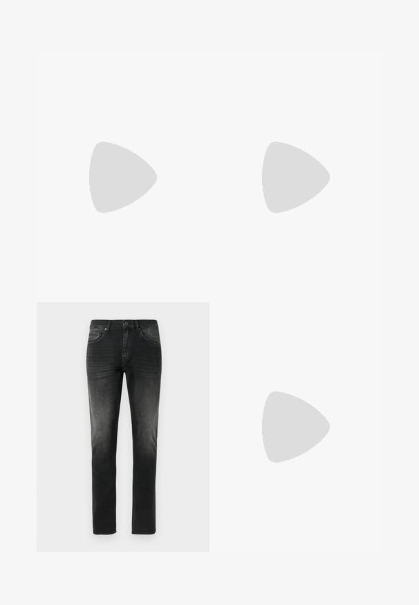 Lys grøn kortærmet t-shirt med rund hals og et lille broderet logo nederst til venstre foran.; Sorte denim jeans med en tætsiddende pasform, der har falmede detaljer, fem lommer og lynlås. Glat tekstur og klassisk design.; Sort læder herre loafer med lav hæl og mokkasinsyning på tåen, vist fra siden på en ensfarvet baggrund.; Sort rektangulært lædermappe med dobbelte håndtag, lynlåslomme foran og aftagelig skulderrem mod en ensartet lys baggrund.