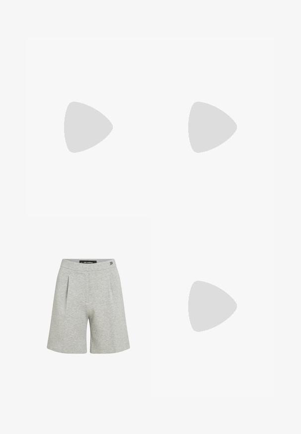 Zwarte geribde tanktop met een ronde hals en smalle schouderbandjes. Heeft een klein wit logo op de borst.; Grijze plooishorts van zacht materiaal, met een elastische tailleband en zijzakken, ontworpen voor comfort en bewegingsvrijheid.; Zwarte high-heeled sandaal met dunne bandjes, enkelgesp en een metalen logodetail aan het zijbandje, afgebeeld tegen een witte achtergrond.; Zwarte glanzende gepolijste leren schoudertas in de vorm van een halve maan met een verstelbare schouderband en een Karl Lagerfeld Jeans-logo patch aan de voorkant.