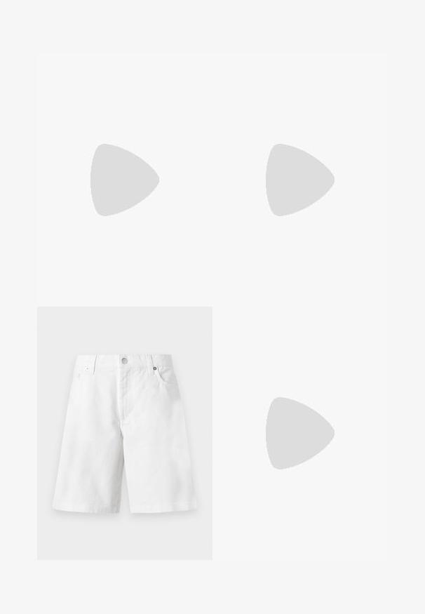 Grå cropped t-shirt med korte ærmer, lavet af blød bomuld. Har et subtilt præget logo på forsiden og en rund halsudskæring.; Hvide denimshorts med bæltestropper, forreste knap, lynlås og to forlommer vist på en ensfarvet baggrund.; Sort damesko i læder med flad hæl og spids tå, vist fra siden på en ensfarvet lys grå baggrund.; Sort flettet hobo-taske med blød struktur og integreret håndtag, vist på en ensfarvet lys baggrund.