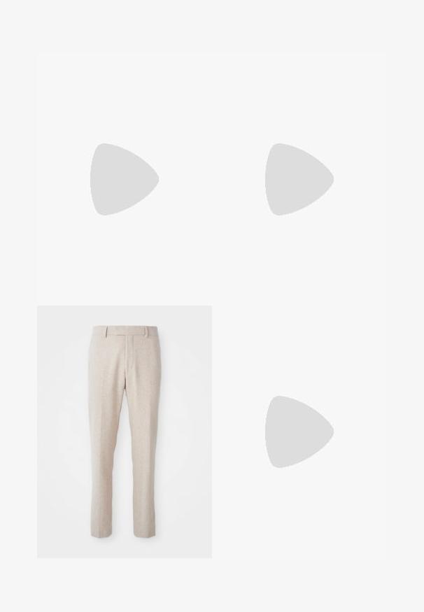 T-shirt blanc avec un motif « A » gris répétitif, manches courtes, encolure ronde et coupe décontractée. Fabriqué en tissu doux.; Pantalons tissés beiges à coupe droite, avec une taille plate, des passants de ceinture et sans motifs ni détails matériels visibles.; Baskets en cuir noir avec une texture lisse, bout rond et fermeture à lacets. Comprend une semelle en caoutchouc épaisse et un minimum de détails de marque.; Sac bandoulière noir texturé avec une fermeture à rabat et un petit logo en métal sur le devant, présenté sur un fond uni.
