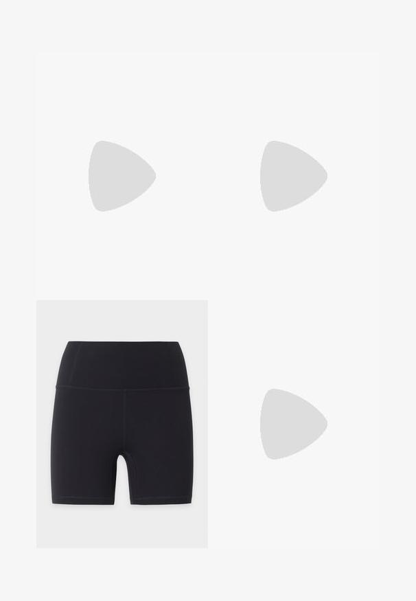 Sort kortærmet rash guard lavet af strækbart materiale, med et hvidt "ROXY" logo på forsiden og en rund halsudskæring.; Sorte atletiske cykelshorts med høj talje og flade syninger, designet til en tætsiddende pasform og længde til midt på låret.; Sort Mary Jane-sko med elastiske stropper, der svæver over en struktureret grå belægning, hvid flisevæg i baggrunden.; Sorte rektangulære solbriller med gule linser. Funktioner inkluderer tykke stel og kantet design med en glat, blank finish.
