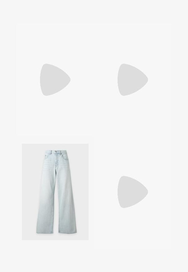 Kortærmet, lyserød strikket pullover med ribbet struktur og rund halsudskæring, der har en afslappet pasform og en cropped kant.; Lyseblå højhåndede vidde jeans med forreste knap og lynlås, forlommer og bæltestropper på hvid baggrund.; Sorte læder slingback stiletto med spids tå, side spændebånd, nitter langs kanten og dekorativ snøring foran.; Even&Odd Håndtasker - brown