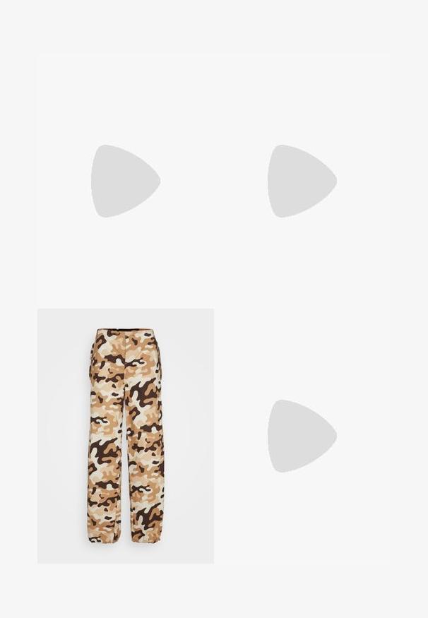 Sort bomulds t-shirt med høj hals, korte ærmer og en løs, boxy pasform uden synlige mønstre eller accenter.; Envii PANTS - Bukser - desert; Sorte høj-top sneakers med hvide snørebånd, et hvidt logo og kontrasterende hvid syning. Har en tyk hvid sål og struktureret ruskindsoverdel.; Sorte katteøje solbriller med mørkegrå linser, slankt plastisk stel, spidse hjørner og lige stænger. Ingen synlig hardware eller dekorationer.
