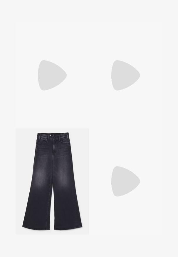 Gestreept T-shirt in crème en marineblauw, met korte mouwen, ribbelstructuur, ronde halslijn en een klein blauw logodetail nabij de zoom.; Mother LIL HUSTLER ROLLER SNEAK - Wide leg - not today satan; Zwarte gepatineerde leren platte schoen met een vierkante neus, enkelband met zilverkleurige hardware en platte zool. Gladde textuur met minimalistisch ontwerp.; Zwarte leren riem met een zilverkleurige dubbele gesp. Gladde textuur, platte vorm, voorzien van gaatjes voor aanpassing en een slank ontwerp.