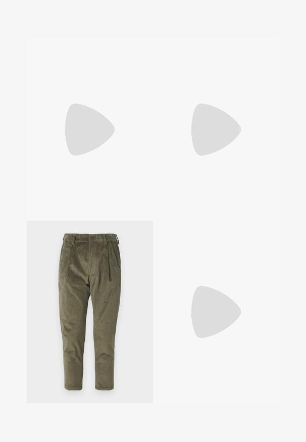 Camiseta negra de algodón con un gran diseño de logo beige en la parte frontal. Corte relajado con cuello redondo y mangas cortas.; Pantalones de pana verde oliva con un corte relajado, que presentan pliegues, una cintura elástica y piernas entalladas. Tejido texturizado con costillas verticales.; Zapatilla negra sin cordones con suela gruesa y texturizada y paneles de malla, diseñada para uso casual y deportivo.; Gafas de sol rectangulares negras con lentes de color rojo oscuro, con un acabado mate y un logo rojo en la patilla. Montura de plástico resistente.