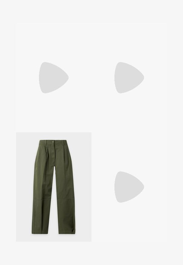 Haut noir à manches courtes avec une coupe décontractée, un col rond et des détails froncés aux épaules, confectionné dans un tissu doux et léger.; Pantalon taille haute vert olive à jambes droites avec passants de ceinture, fermeture par boutons, plis devant et détails de couture au genou.; Chaussure plate en cuir verni noir avec un bout pointu, une petite lanière décorative et un petit talon carré. Texture lisse et design épuré.; Petit sac pochette en cuir bordeaux avec fermoir métallique argenté et bracelet sur fond blanc.